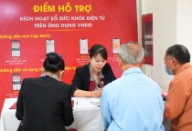 Người dân đến y tế huyện chỉ cần một chiếc điện thoại
